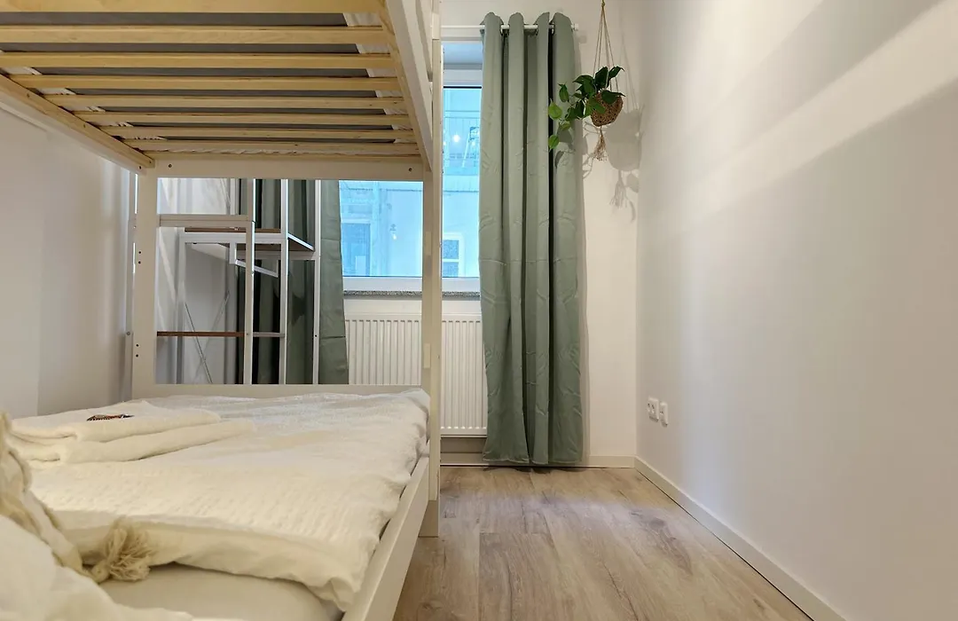 Gemütliches 2 Zimmer Ambient Apartment mit Queensize-Bett , Etagenbett& Schlafsofa in Alsternähe-1