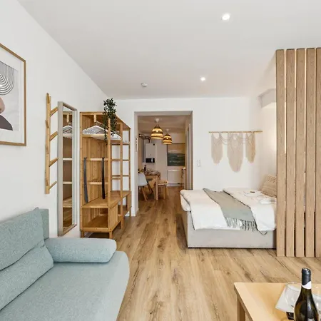 Gemütliches 2 Zimmer Ambient Apartment mit Queensize-Bett , Etagenbett& Schlafsofa in Alsternähe-2